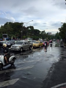 タイ雨の朝